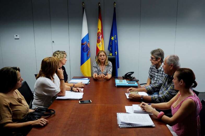 Reunión con vecinos de las viviendas sociales de El Caracol (Foto TA)
